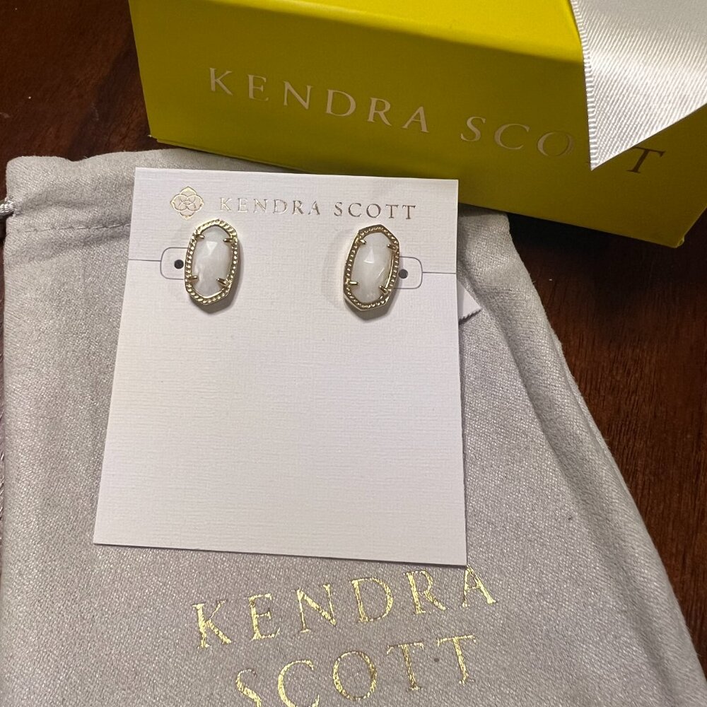 Kendra Scott Ellie Studs in White Mother of Pearl